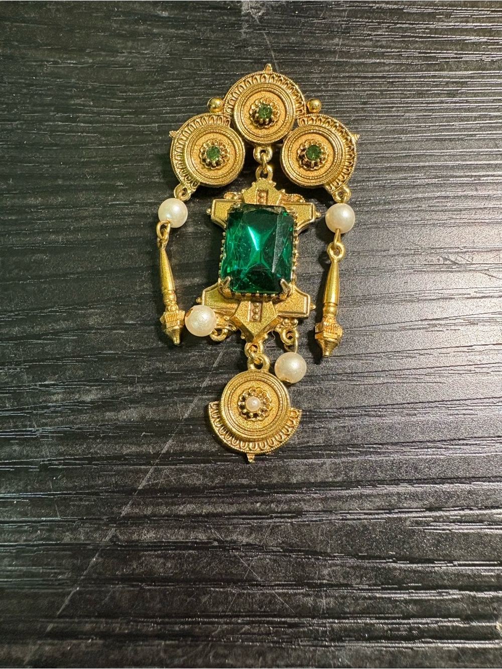 Florenza VintGold-Tone Brooch with Emerald Glass Green Stone and Faux Pearls 3”